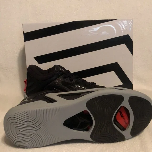 Jordan Tatum 1 Black/Silver. Size 10.5old Out Edition display picture 2